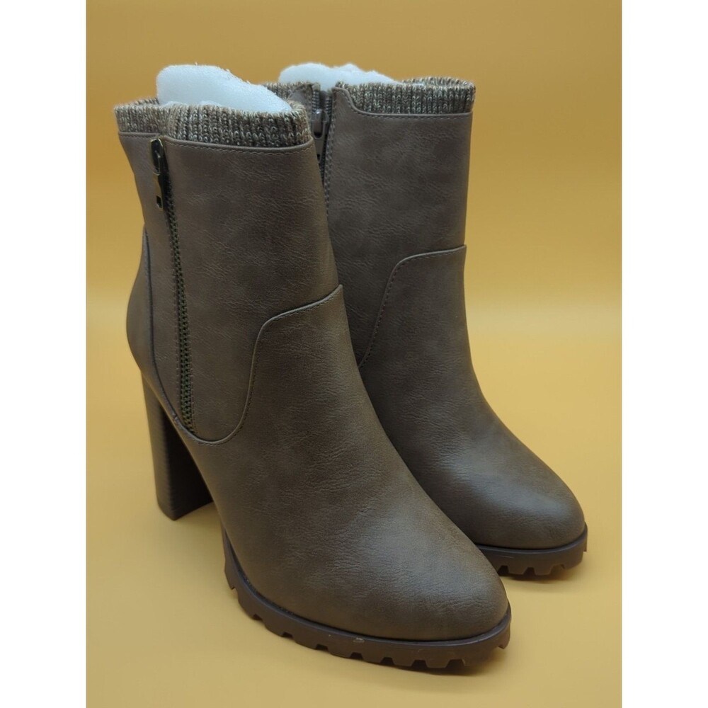 Shoe Dazzle Blima Booties Taupe Women's Sz 9.5 Sweater Cuff Lug Sole Double Zip
